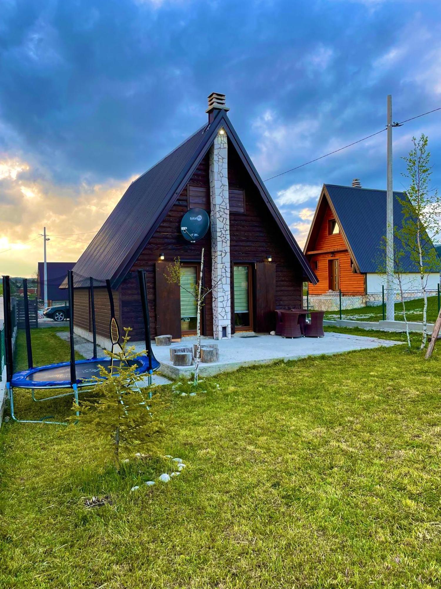 Lena Villa